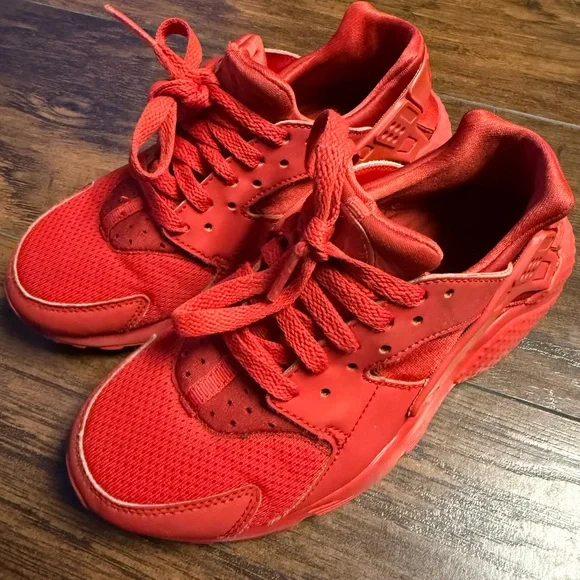Nike Huarache Run Kids Red Sneakers Youth 4Y Triple Red Like New - Picture 2 of 10